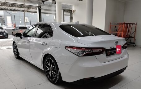 Toyota Camry, 2021 год, 2 250 000 рублей, 4 фотография