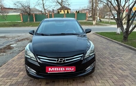 Hyundai Solaris II рестайлинг, 2015 год, 820 000 рублей, 2 фотография