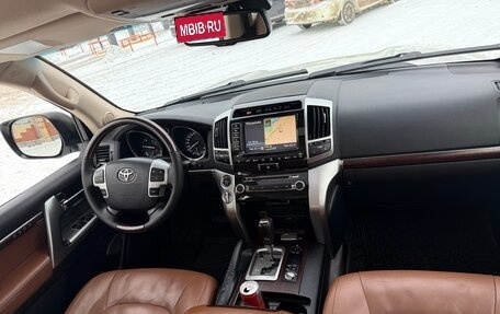 Toyota Land Cruiser 200, 2014 год, 16 фотография