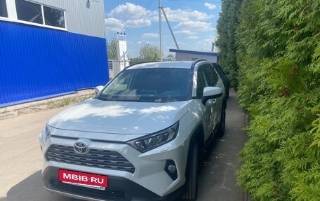 Toyota RAV4, 2021 год, 3 150 000 рублей, 2 фотография