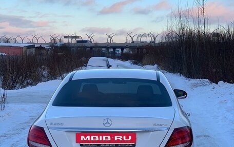 Mercedes-Benz E-Класс, 2017 год, 3 850 000 рублей, 4 фотография