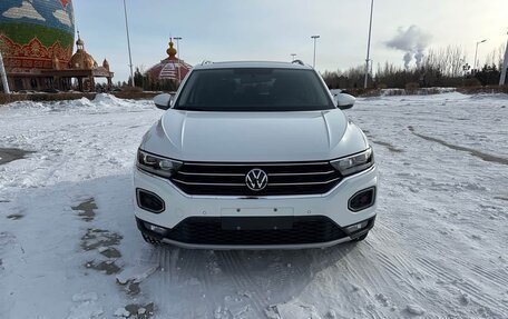 Volkswagen T-Roc I, 2022 год, 1 800 000 рублей, 2 фотография