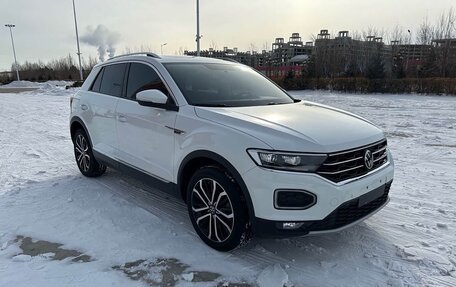 Volkswagen T-Roc I, 2022 год, 1 800 000 рублей, 3 фотография