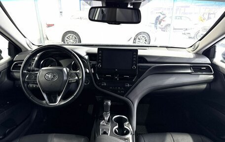 Toyota Camry, 2021 год, 3 199 000 рублей, 10 фотография