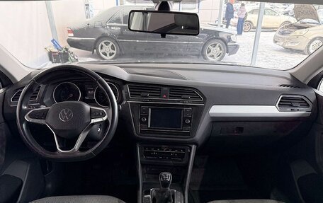 Volkswagen Tiguan II, 2021 год, 2 499 000 рублей, 10 фотография