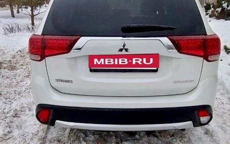 Mitsubishi Outlander III рестайлинг 3, 2018 год, 1 700 000 рублей, 6 фотография