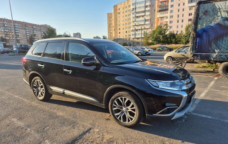 Mitsubishi Outlander III рестайлинг 3, 2018 год, 2 000 000 рублей, 3 фотография