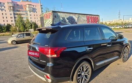 Mitsubishi Outlander III рестайлинг 3, 2018 год, 2 000 000 рублей, 5 фотография