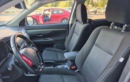 Mitsubishi Outlander III рестайлинг 3, 2018 год, 2 000 000 рублей, 9 фотография