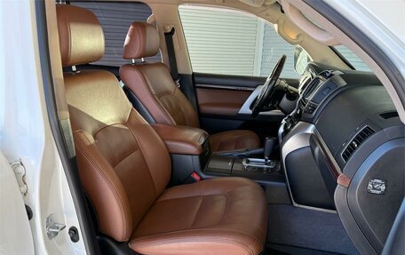 Toyota Land Cruiser 200, 2015 год, 4 795 000 рублей, 16 фотография