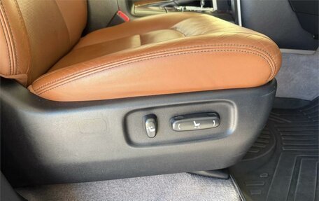 Toyota Land Cruiser 200, 2015 год, 4 795 000 рублей, 26 фотография