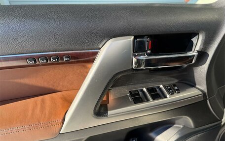 Toyota Land Cruiser 200, 2015 год, 4 795 000 рублей, 25 фотография