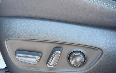 Toyota RAV4, 2025 год, 3 890 000 рублей, 12 фотография