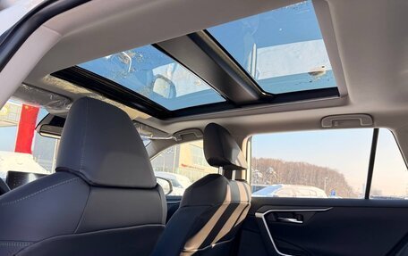 Toyota RAV4, 2025 год, 3 890 000 рублей, 23 фотография