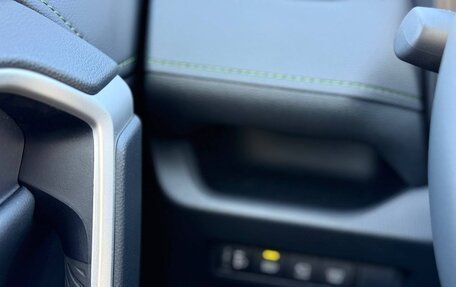 Toyota RAV4, 2025 год, 3 890 000 рублей, 21 фотография