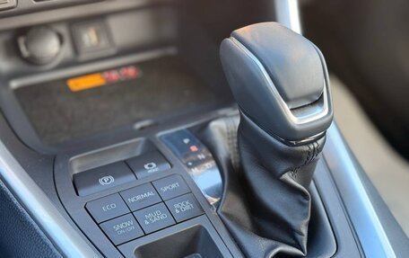 Toyota RAV4, 2025 год, 3 890 000 рублей, 19 фотография