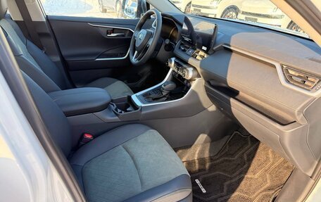 Toyota RAV4, 2025 год, 3 890 000 рублей, 33 фотография