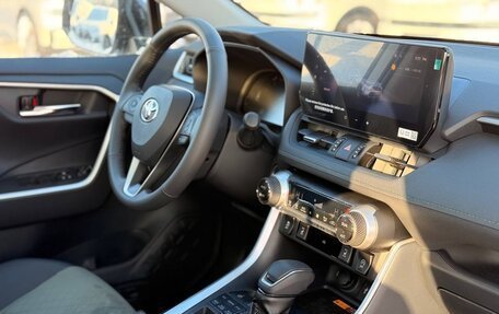 Toyota RAV4, 2025 год, 3 890 000 рублей, 31 фотография