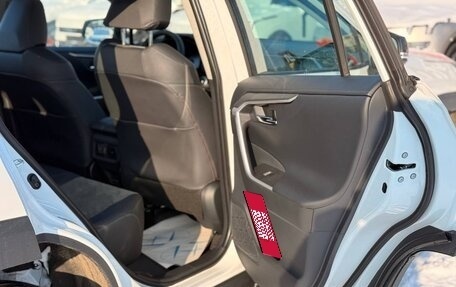 Toyota RAV4, 2025 год, 3 890 000 рублей, 27 фотография