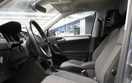 Volkswagen Tiguan II, 2021 год, 2 599 000 рублей, 10 фотография