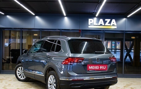 Volkswagen Tiguan II, 2021 год, 2 599 000 рублей, 3 фотография