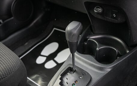 Toyota Vitz, 2019 год, 875 000 рублей, 13 фотография