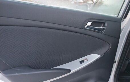 Hyundai Solaris II рестайлинг, 2011 год, 770 000 рублей, 19 фотография