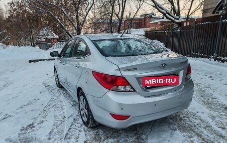Hyundai Solaris II рестайлинг, 2011 год, 770 000 рублей, 24 фотография