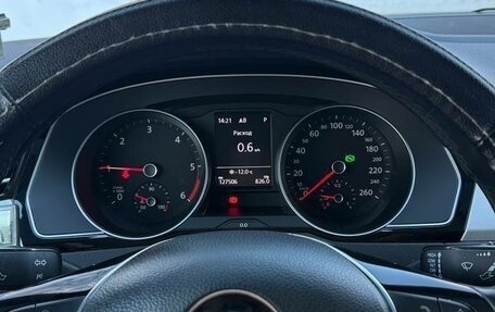 Volkswagen Passat B8 рестайлинг, 2016 год, 1 990 000 рублей, 11 фотография