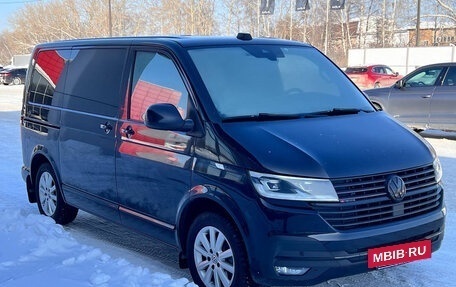 Volkswagen Multivan T6 рестайлинг, 2021 год, 6 620 000 рублей, 3 фотография