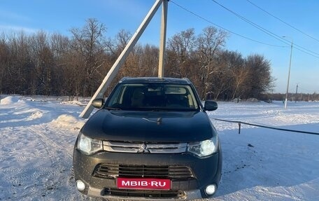 Mitsubishi Outlander III рестайлинг 3, 2014 год, 1 350 000 рублей, 1 фотография