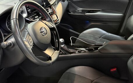 Toyota C-HR I рестайлинг, 2021 год, 2 600 000 рублей, 2 фотография