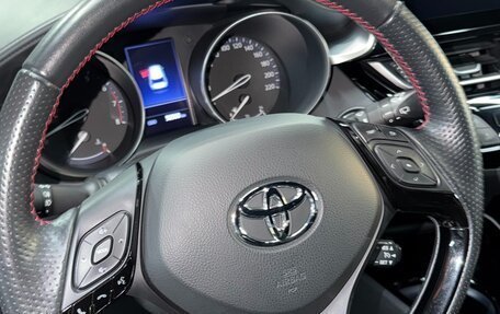 Toyota C-HR I рестайлинг, 2021 год, 2 600 000 рублей, 11 фотография