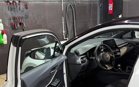 Toyota C-HR I рестайлинг, 2021 год, 2 600 000 рублей, 4 фотография