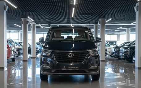 Hyundai H-1 II рестайлинг, 2020 год, 3 200 000 рублей, 3 фотография