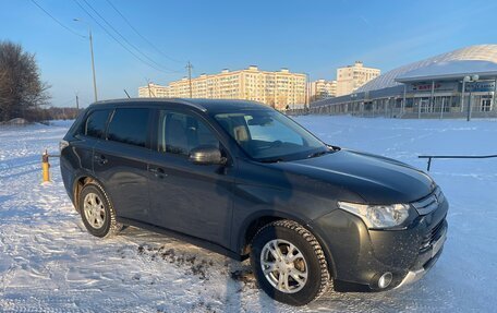 Mitsubishi Outlander III рестайлинг 3, 2014 год, 1 350 000 рублей, 9 фотография