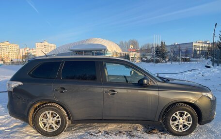 Mitsubishi Outlander III рестайлинг 3, 2014 год, 1 350 000 рублей, 4 фотография