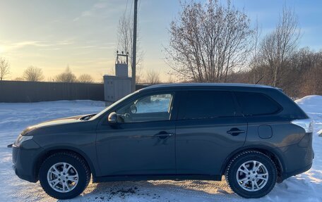 Mitsubishi Outlander III рестайлинг 3, 2014 год, 1 350 000 рублей, 3 фотография