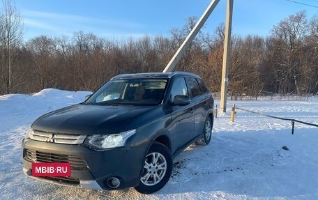 Mitsubishi Outlander III рестайлинг 3, 2014 год, 1 350 000 рублей, 2 фотография