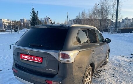 Mitsubishi Outlander III рестайлинг 3, 2014 год, 1 350 000 рублей, 6 фотография