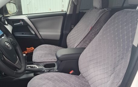 Toyota RAV4, 2016 год, 3 100 000 рублей, 8 фотография