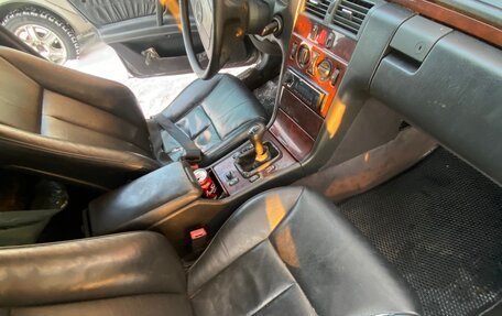 Mercedes-Benz E-Класс, 1996 год, 245 000 рублей, 6 фотография