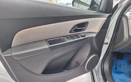 Chevrolet Cruze II, 2010 год, 565 000 рублей, 10 фотография