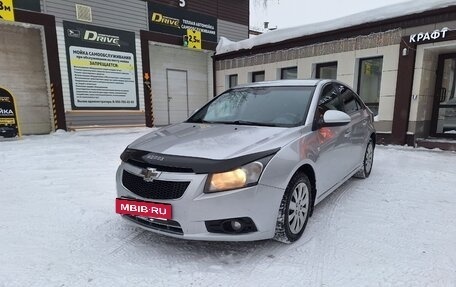 Chevrolet Cruze II, 2010 год, 565 000 рублей, 3 фотография