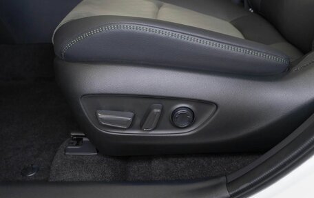 Toyota RAV4, 2025 год, 4 200 000 рублей, 21 фотография