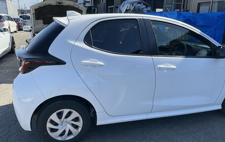 Toyota Yaris, 2022 год, 800 000 рублей, 2 фотография