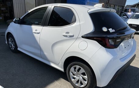 Toyota Yaris, 2022 год, 800 000 рублей, 5 фотография