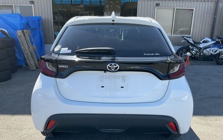 Toyota Yaris, 2022 год, 800 000 рублей, 6 фотография