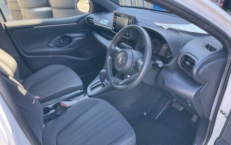 Toyota Yaris, 2022 год, 800 000 рублей, 10 фотография