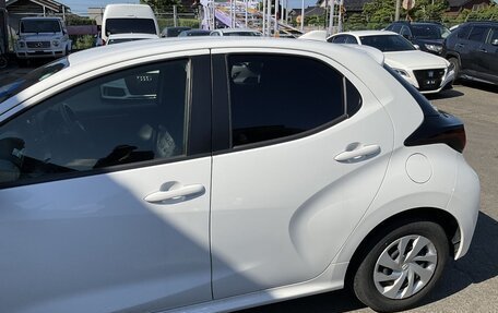 Toyota Yaris, 2022 год, 800 000 рублей, 4 фотография